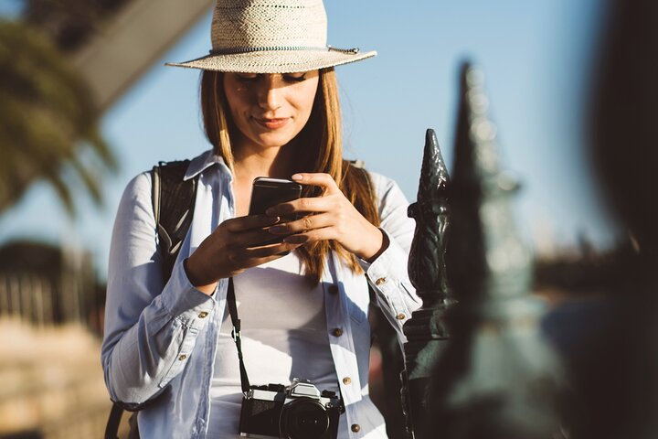 Explore Dubai like never before with a self-guided treasure hunt uncovering hidden gems and earning points as you go. A fun way to connect with your surroundings!